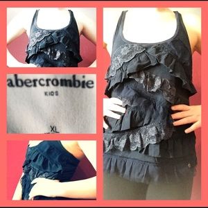 A navy tank top with flaps 9$